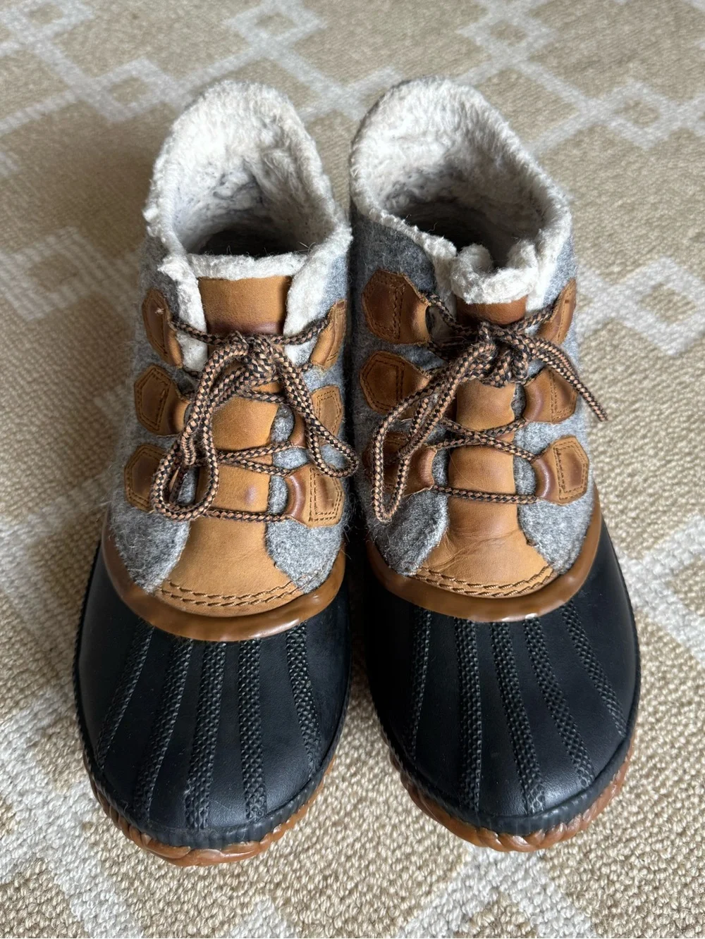 Sorel Out N About Plus Waterproof Felt Duck Boots Gray Tan Size 8.5
